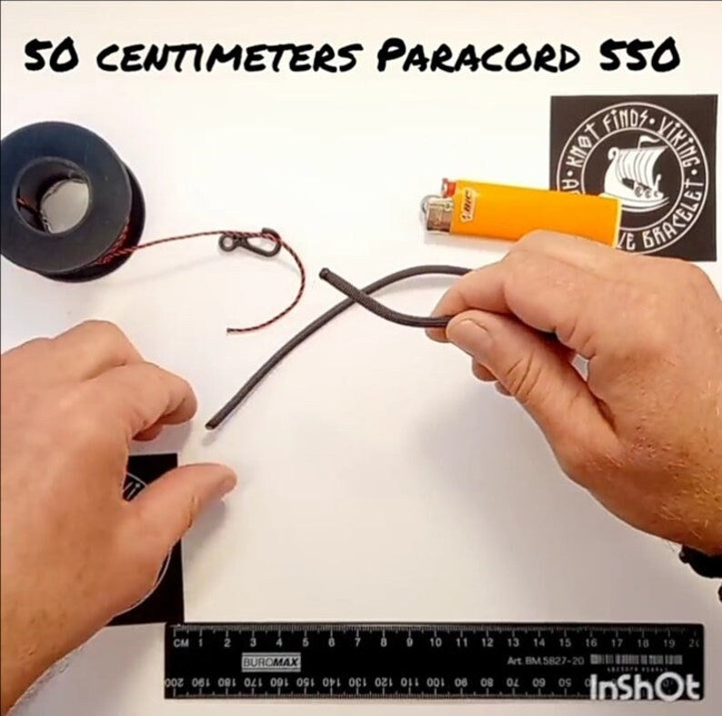 Instruction for the weaving carabiner bracelet. DIY gift. Paracord