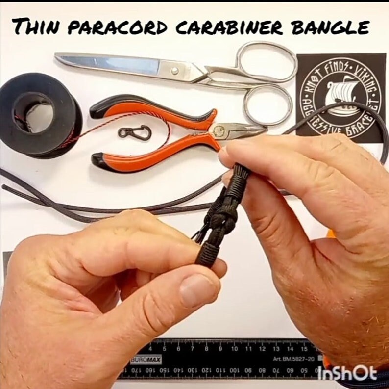 Instruction for the weaving carabiner bracelet. DIY gift. Paracord