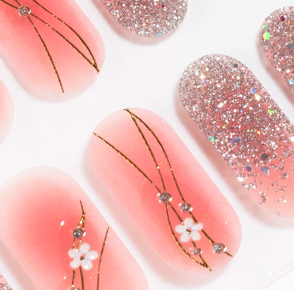 Pink Daisy Golden Gel Nails